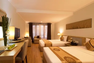 带内景窗的豪华双床房 — Vien Dong Hotel - Near Bui Vien Walking Street